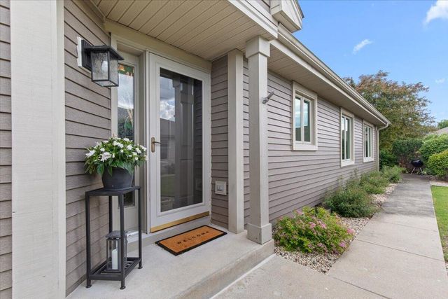 W173N8073 Shady LANE, Menomonee Falls, WI 53051