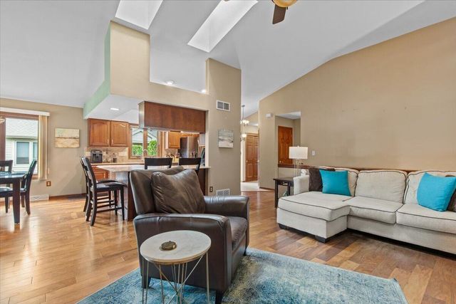 W173N8073 Shady LANE, Menomonee Falls, WI 53051