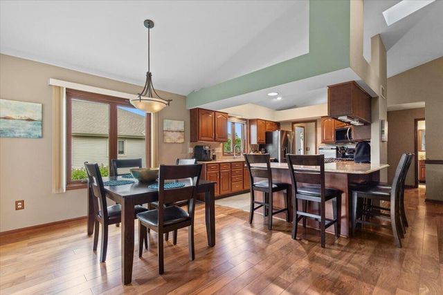 W173N8073 Shady LANE, Menomonee Falls, WI 53051