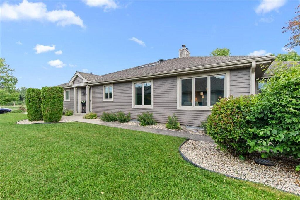W173N8073 Shady LANE, Menomonee Falls, WI 53051