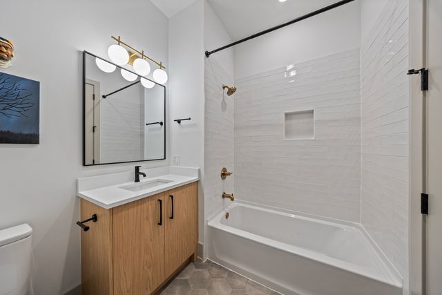 1548 W Ardmore Avenue 2C, Chicago, IL 60660