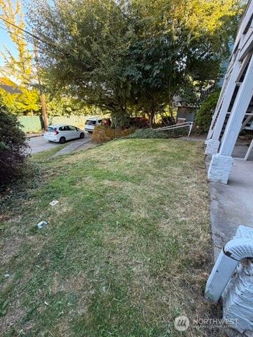 3831 17th Avenue SW, Seattle, WA 98106