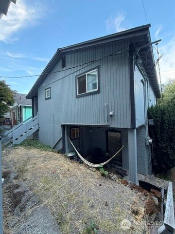 3831 17th Avenue SW, Seattle, WA 98106
