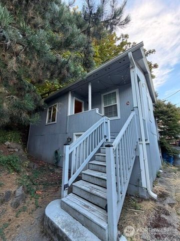 3831 17th Avenue SW, Seattle, WA 98106