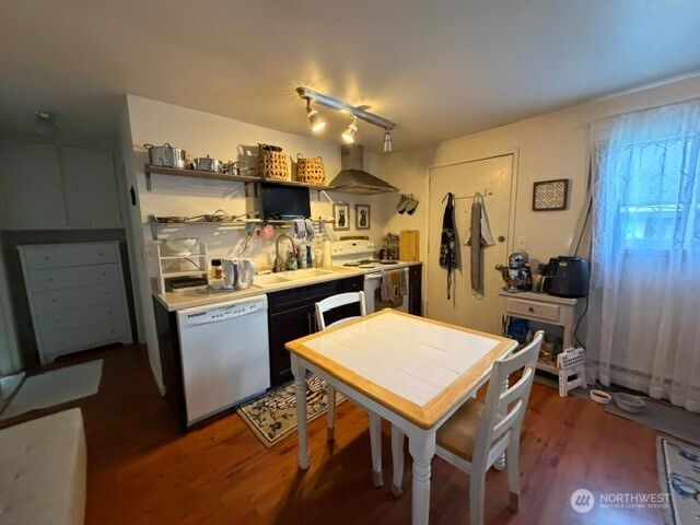 3831 17th Avenue SW, Seattle, WA 98106