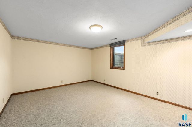 401 E Aspen Dr Drive, Sioux Falls, SD 57105
