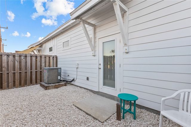 15110 Arashi Beach Dr, Corpus Christi, TX 78418