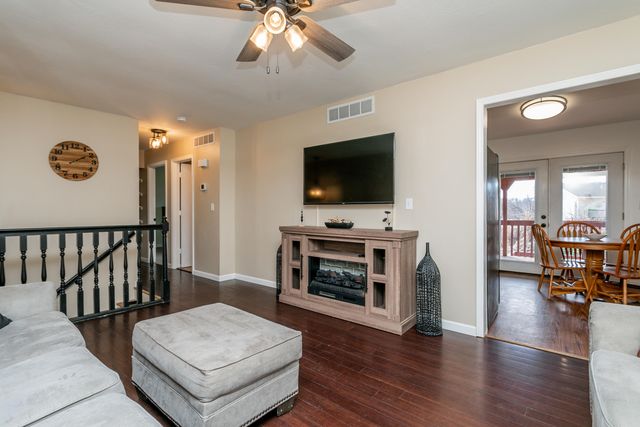 6601 S GATEWAY BLVD, Columbia, MO 65203