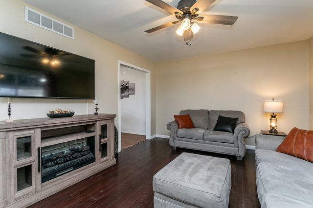 6601 S GATEWAY BLVD, Columbia, MO 65203