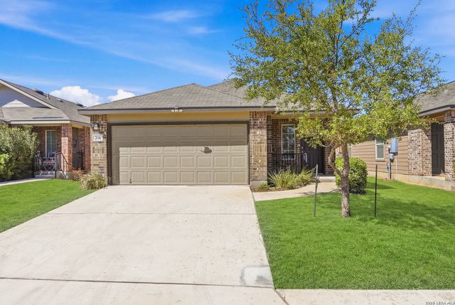 216 E Middle Green Loop, Floresville, TX 78114