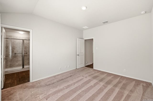 216 E Middle Green Loop, Floresville, TX 78114