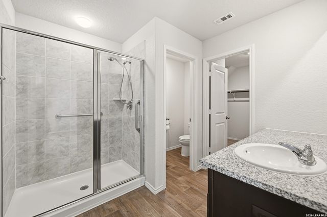 216 E Middle Green Loop, Floresville, TX 78114