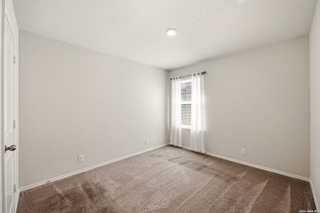 216 E Middle Green Loop, Floresville, TX 78114