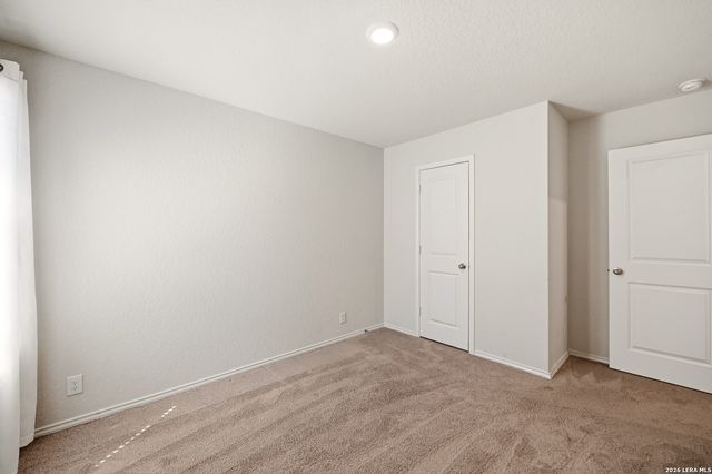 216 E Middle Green Loop, Floresville, TX 78114