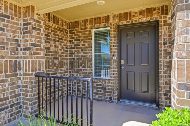 216 E Middle Green Loop, Floresville, TX 78114