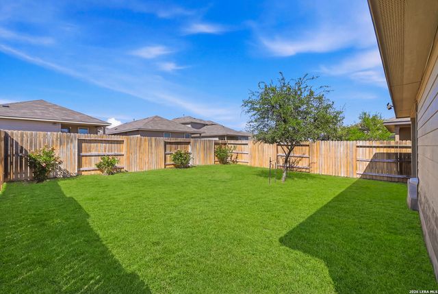 216 E Middle Green Loop, Floresville, TX 78114