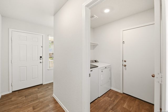 216 E Middle Green Loop, Floresville, TX 78114