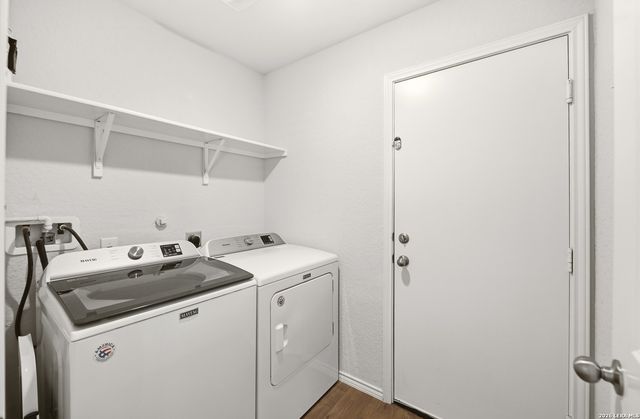 216 E Middle Green Loop, Floresville, TX 78114