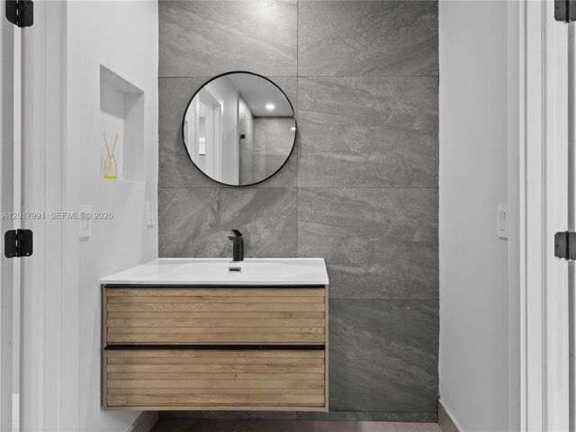 421 S 56th Ter, Hollywood, FL 33023