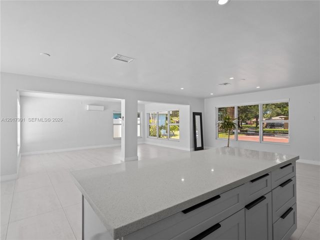 421 S 56th Ter, Hollywood, FL 33023