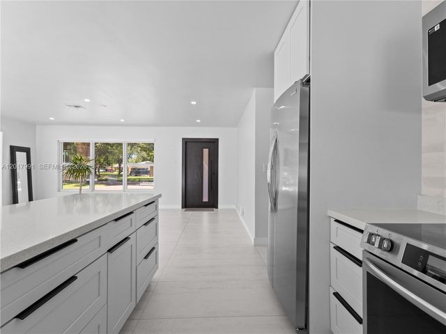 421 S 56th Ter, Hollywood, FL 33023