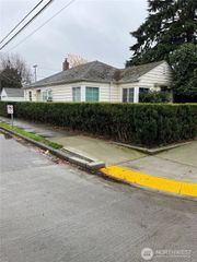 6900 S Flora Avenue, Seattle, WA 98108