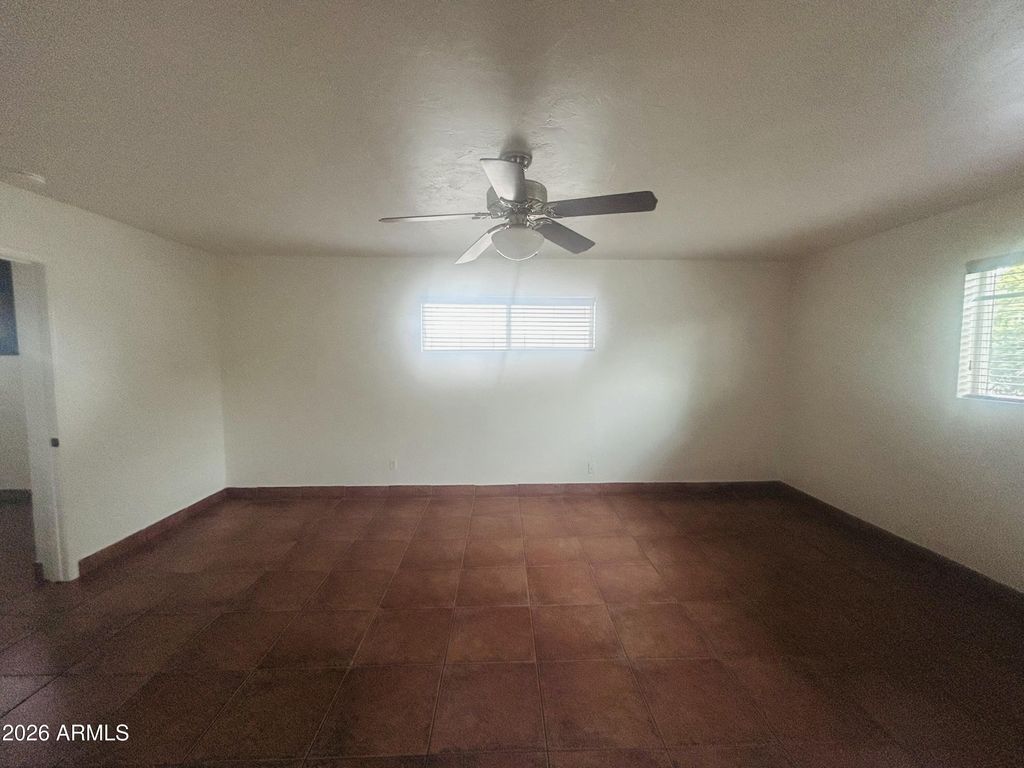 Image 10 of property listing at 1621 S MARILYN ANN Drive, Tempe, AZ 85281