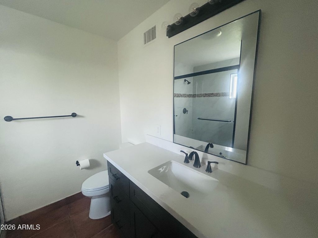 Image 11 of property listing at 1621 S MARILYN ANN Drive, Tempe, AZ 85281