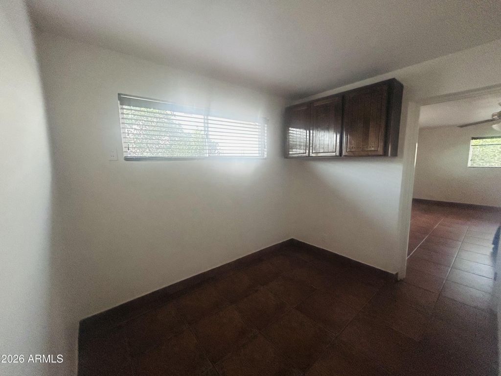 Image 13 of property listing at 1621 S MARILYN ANN Drive, Tempe, AZ 85281