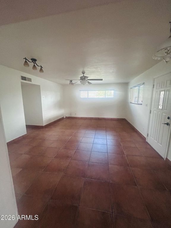 Image 9 of property listing at 1621 S MARILYN ANN Drive, Tempe, AZ 85281