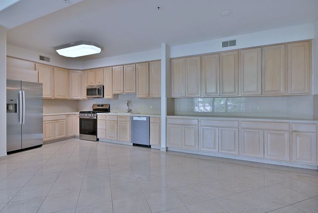 1745 Pavilion Way 502, Park Ridge, IL 60068