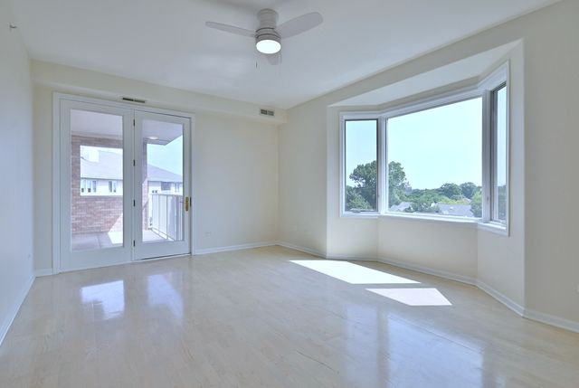 1745 Pavilion Way 502, Park Ridge, IL 60068