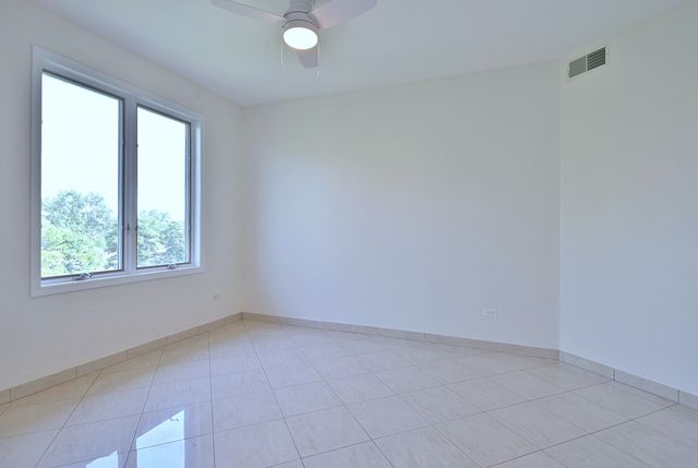 1745 Pavilion Way 502, Park Ridge, IL 60068