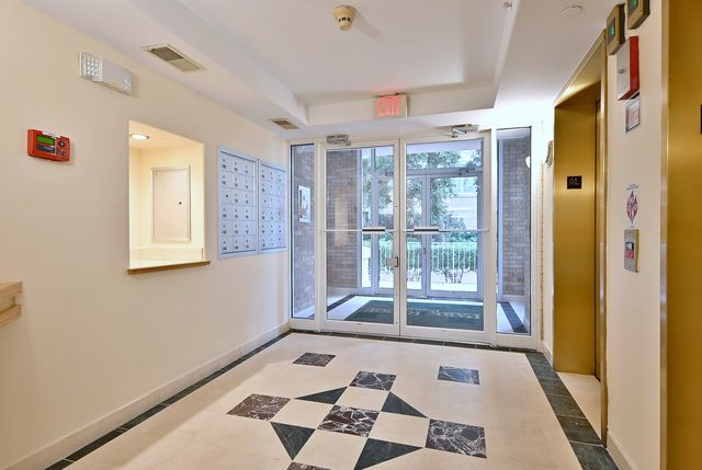 1745 Pavilion Way 502, Park Ridge, IL 60068