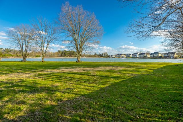 335 Lakeshore Cove Drive, Fort Oglethorpe, GA 30742