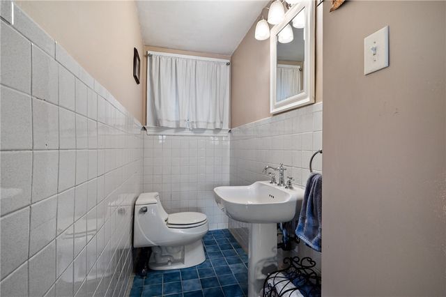 125 Dewey St, Edgewood, PA 15218