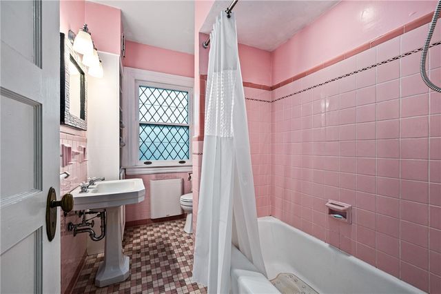 125 Dewey St, Edgewood, PA 15218