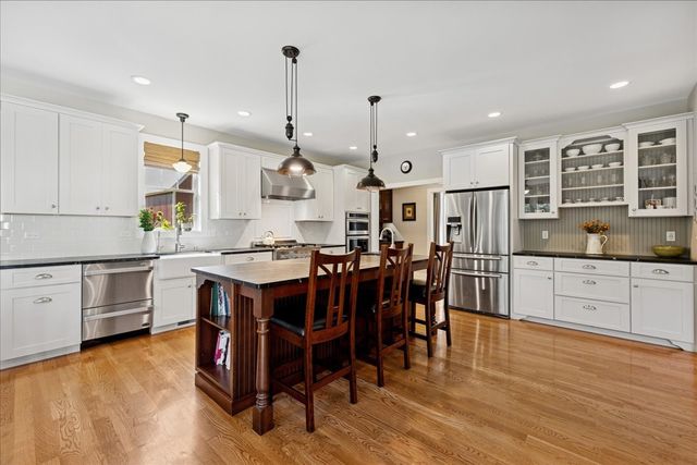 12915 Pleasant Valley Road, Woodstock, IL 60098