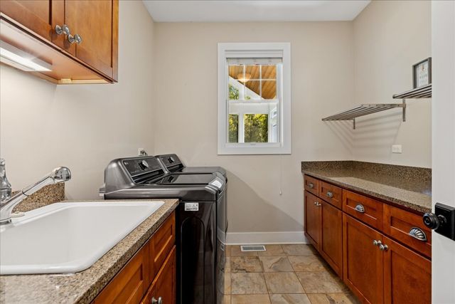 12915 Pleasant Valley Road, Woodstock, IL 60098