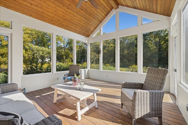 12915 Pleasant Valley Road, Woodstock, IL 60098