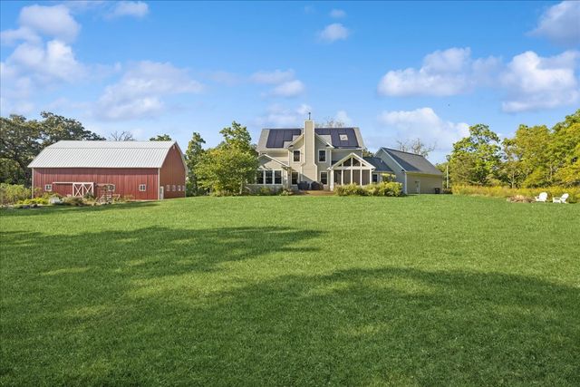 12915 Pleasant Valley Road, Woodstock, IL 60098