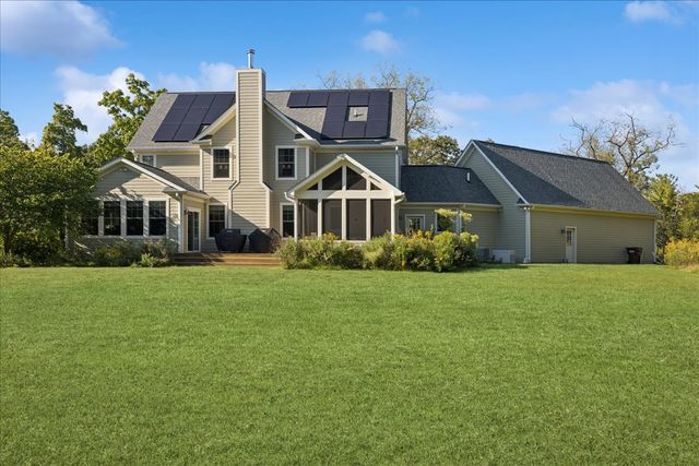 12915 Pleasant Valley Road, Woodstock, IL 60098