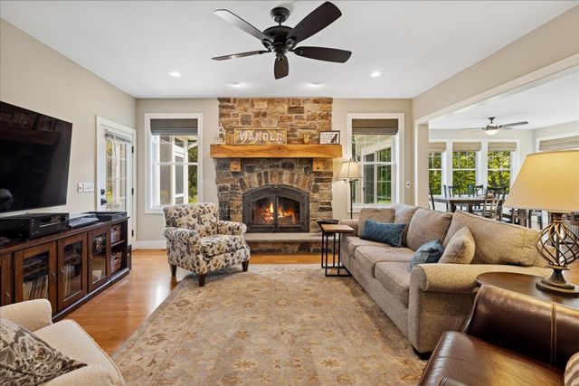 12915 Pleasant Valley Road, Woodstock, IL 60098