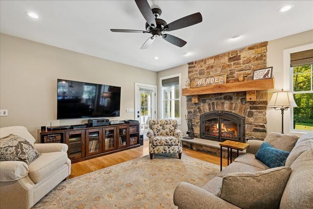 12915 Pleasant Valley Road, Woodstock, IL 60098