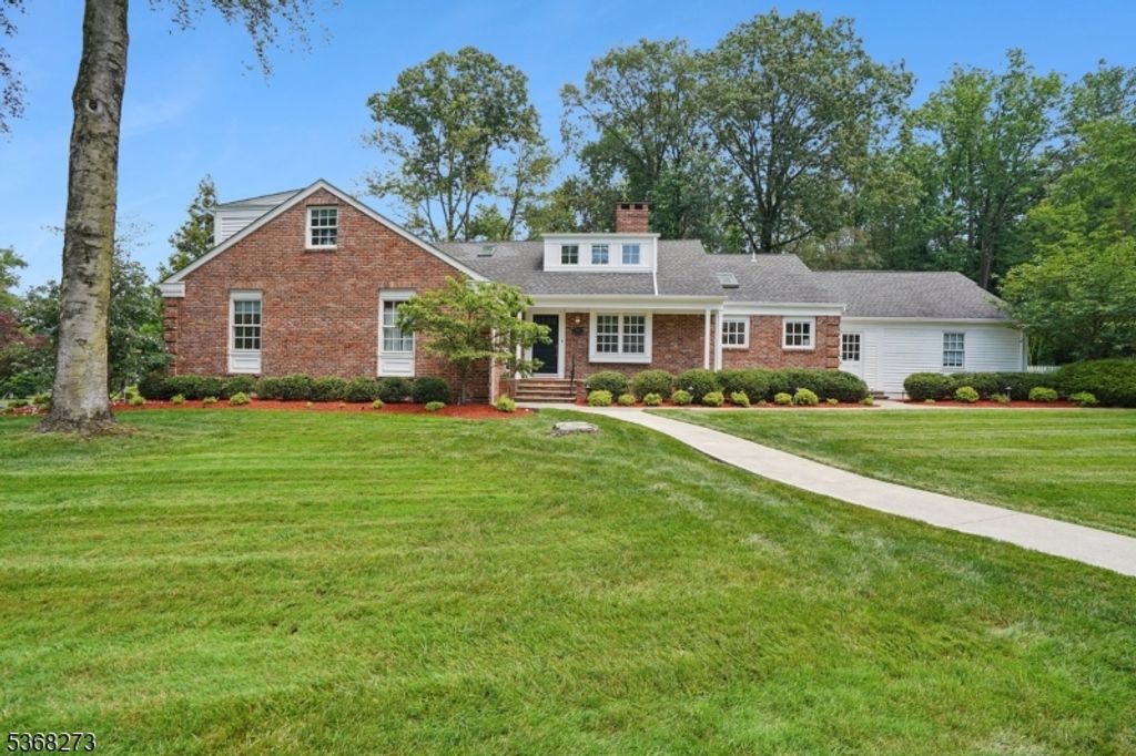 36 Cayuga Way, Millburn Twp., NJ 07078