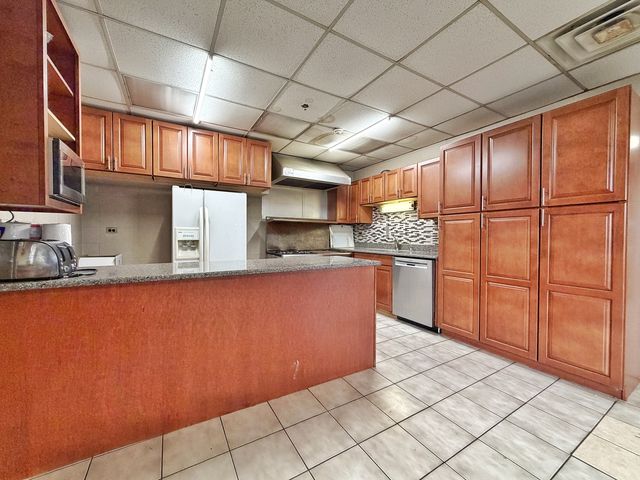 1655 Greenleaf Avenue, Elk Grove Village, IL 60007