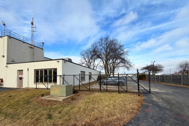 1655 Greenleaf Avenue, Elk Grove Village, IL 60007