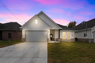 1811 N 19th St, Nederland, TX 77642