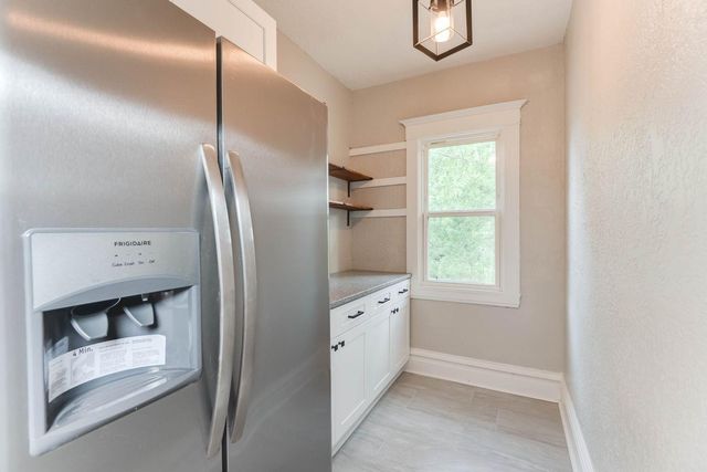 220 W 33rd Street, Minneapolis, MN 55408