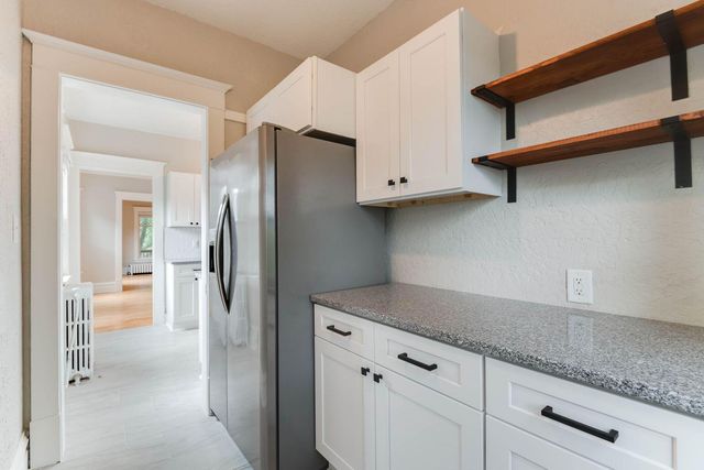 220 W 33rd Street, Minneapolis, MN 55408